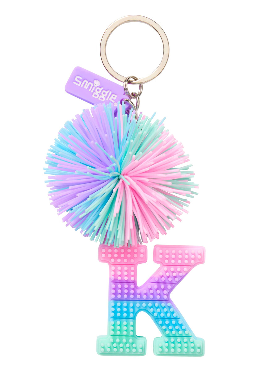 porte-clés alphabet parfumé avec pompon pastel
